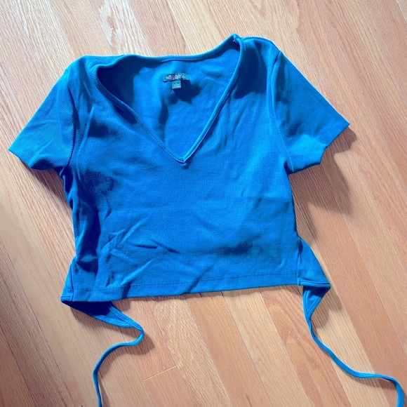 Teal crop top, ribbed tee style, tie back. Size large - Picture 1 of 1